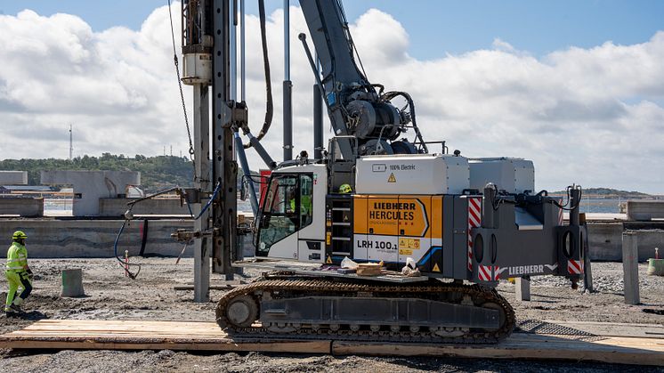 Fully electric pile drilling rig at the Skandia Gateway in the Port of Gothenburg. 