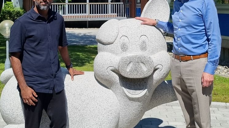Ragudas Sangaran, Technical Manager i SPF-Danmark (tv.), og Claus Sommerfeldt, salgskonsulent i Stiholt Erhvervsbiler (th.), 