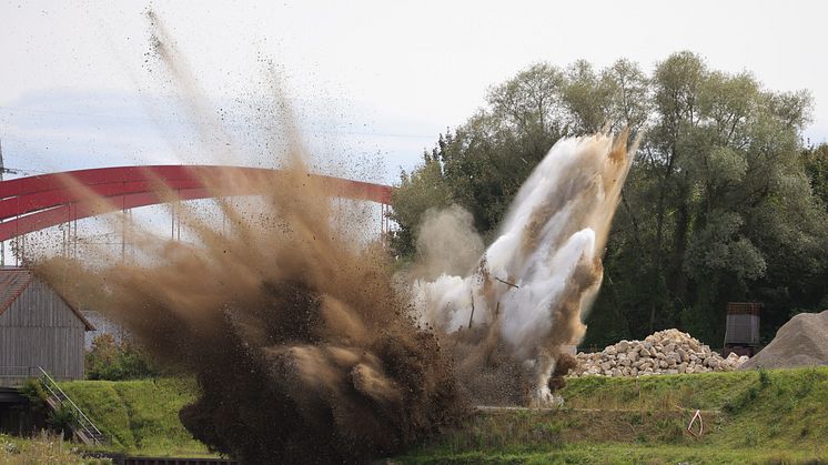 Hochwassertraining: Sprengung eines Musterdamms