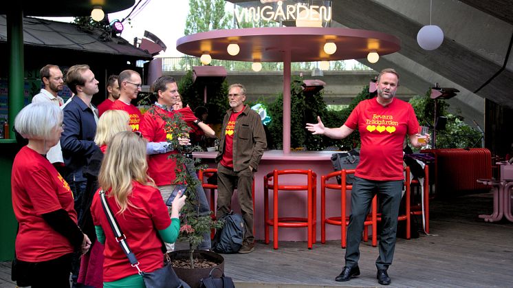 Jonas Naddebo (C) bjöd in alla partier till Trädgården för att manifestera stöd