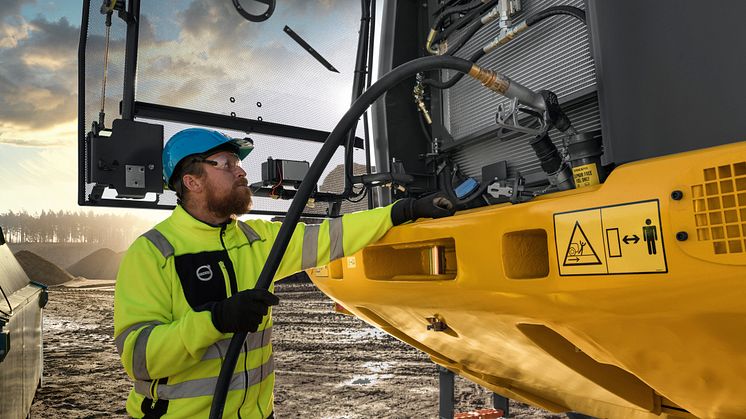 Volvo CE godkänner sina motorer att drivas på den förnyelsebara syntetiska dieseln HVO i samtliga modeller.
