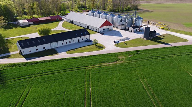 Foto från luften av SLU:s egendom Hallfreda på Gotland.