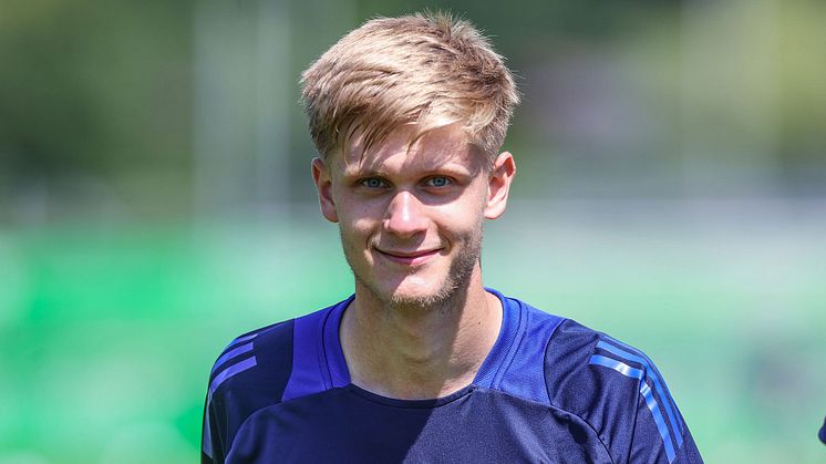 Martin Wasinski blickt in die Kamera