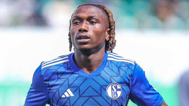Emmanuel Gyamfi im Schalke-Trikot