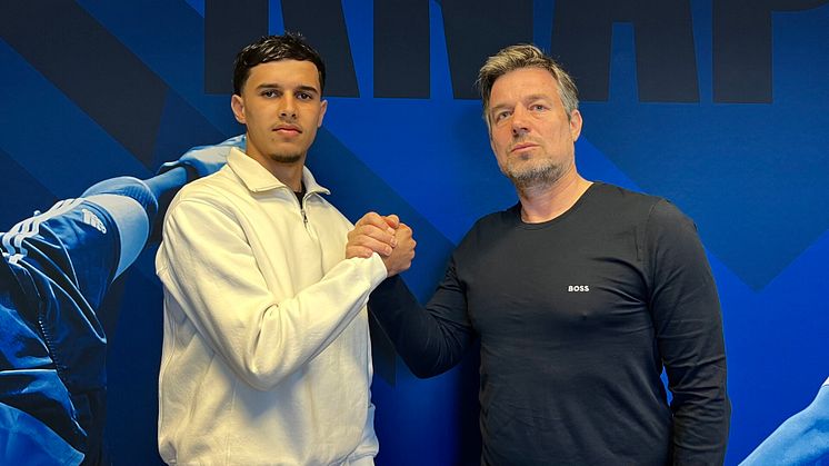 Anas Bouda (l.) und Raffael Tonello (r.) geben sich die Hand