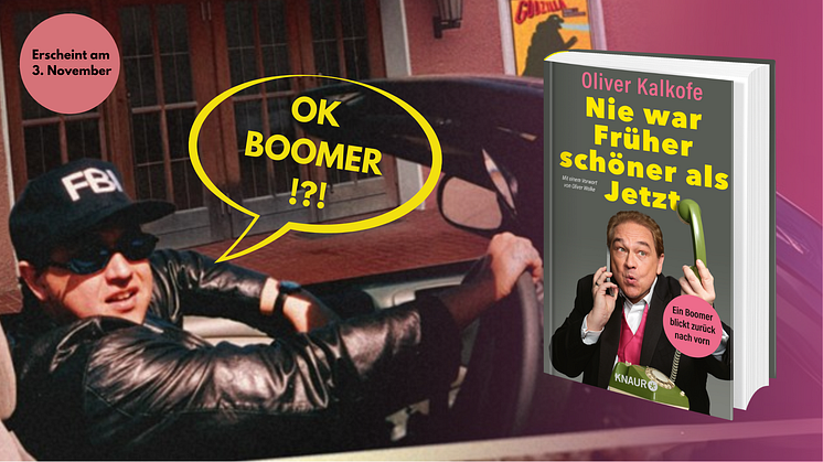 Oliver Kalkofe in jungen Jahren, sitz in einem Cabrio, Sprechblase "Ok, Boomer" und rechts das Cover des neuen Buches. 