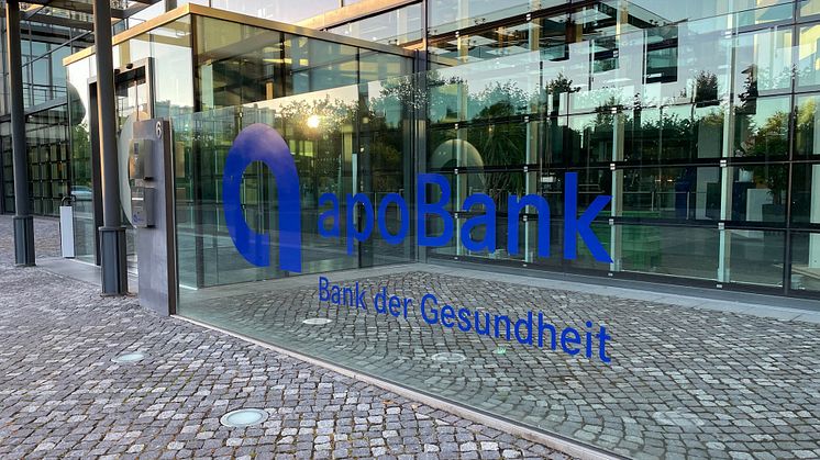 Eingang der Düsseldorfer Zentrale der Deutschen Apotheker- und Ärztebank