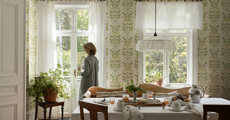 Bild på kök med mysig framdukad frukost