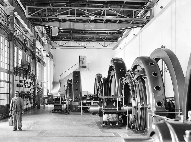 Ein Bild der einstigen Maschinenhalle im östlichen Teil des Wasserkraftwerks Gersthofen