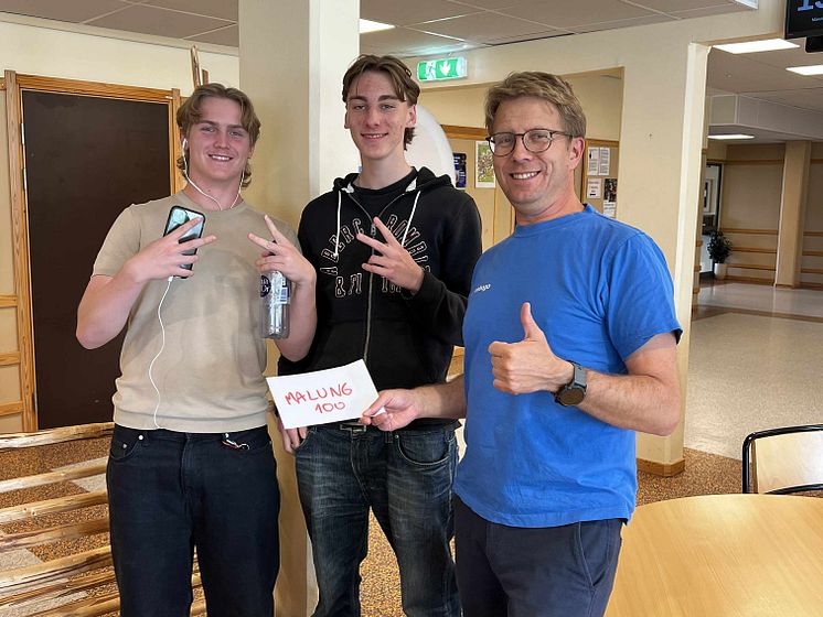 Gymnasieelever i Malung-Sälen; Filip Gustavsson och Alexander Linder tillsammans med Kristian Amelie, Nabogo