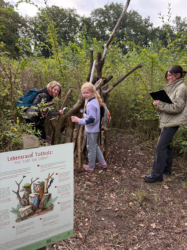 Natur hautnah erleben: Grundschülerinnen und -schüler erkunden Schul-Uni-Wald im Bürger-Klimapark Lohne