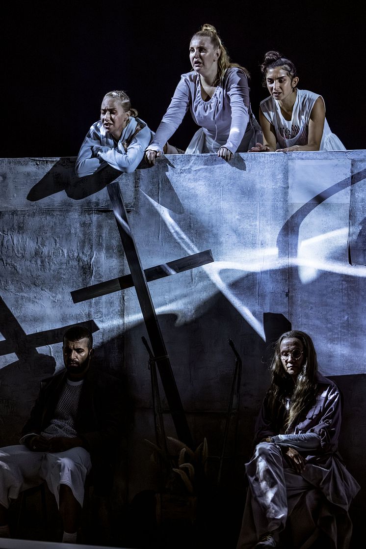 Föreställningsfoto från "Romeo och Julia" på Folkteatern.