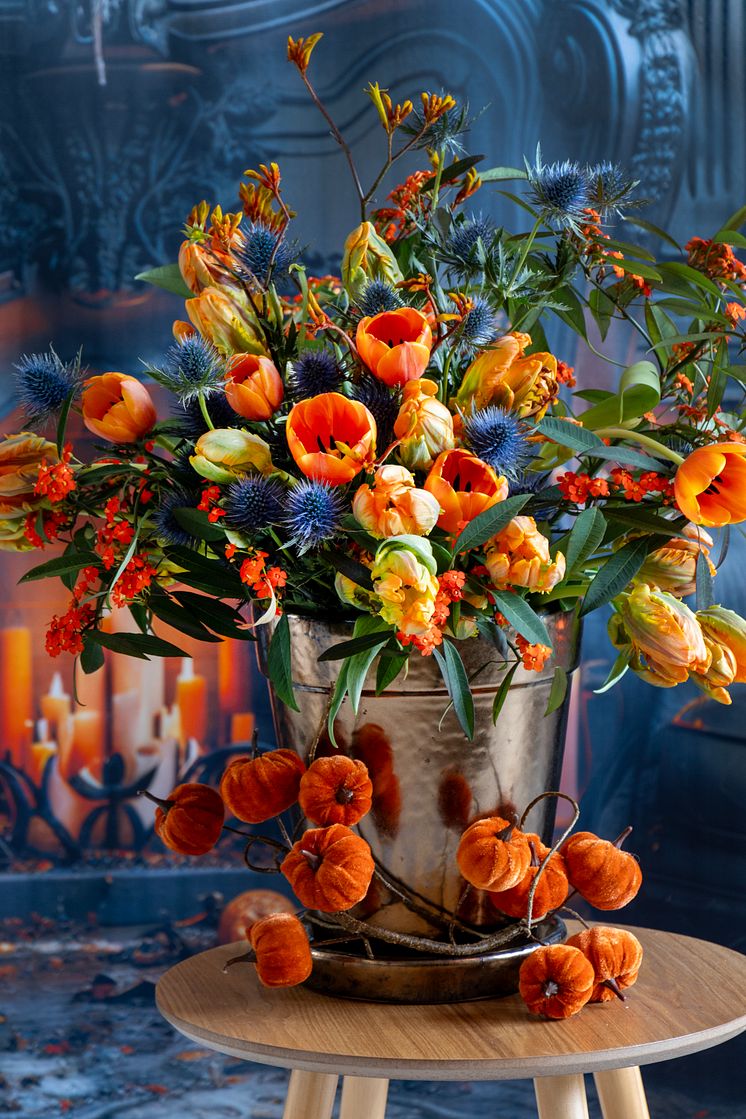 Tulpanarrangemang till halloween