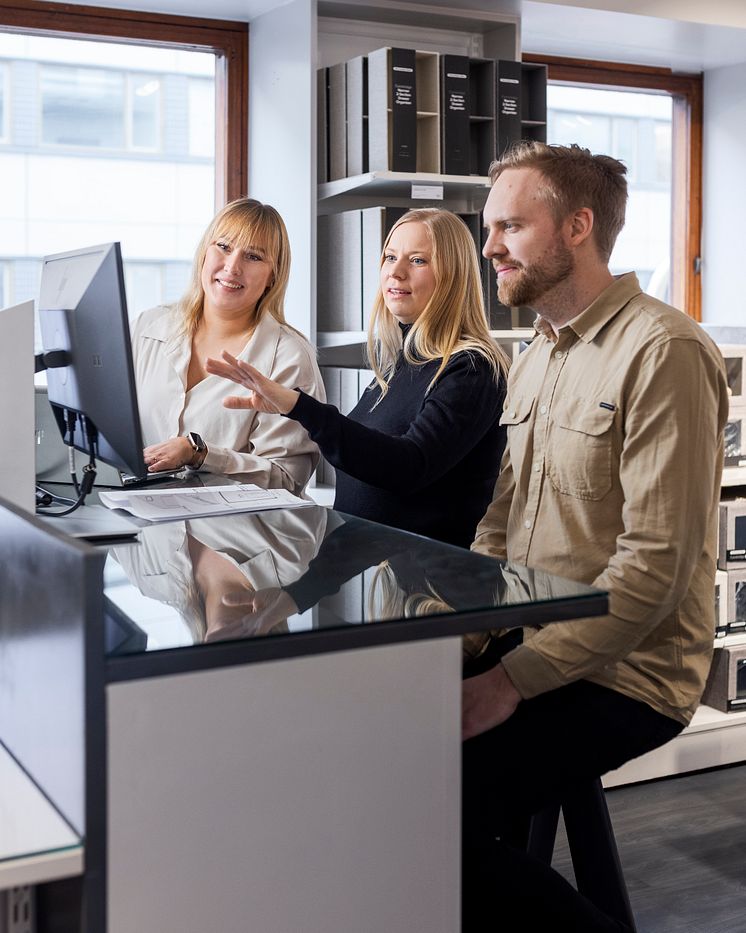 Par får hjälp att planera förvaring av planeringsexpert på Studio Elfa i Malmö.