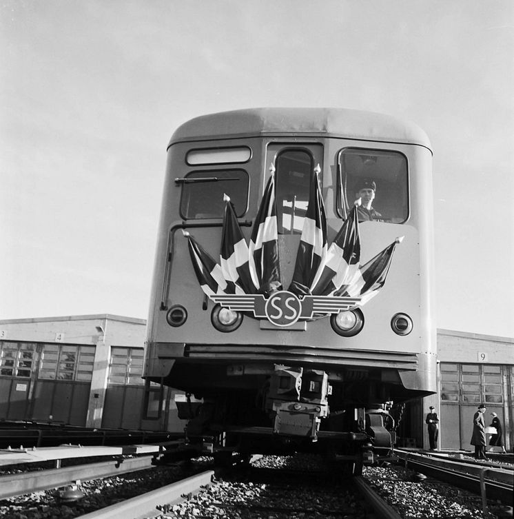 Invigningståg förbereds i Hammarby. 18 november år 1958.