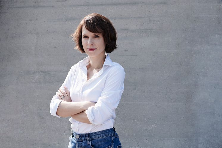 Barbara Bleisch, Bestsellerautorin und TV-Moderatorin, sprach im alverde-Inspirationstalk von dm über die Lebensmitte.