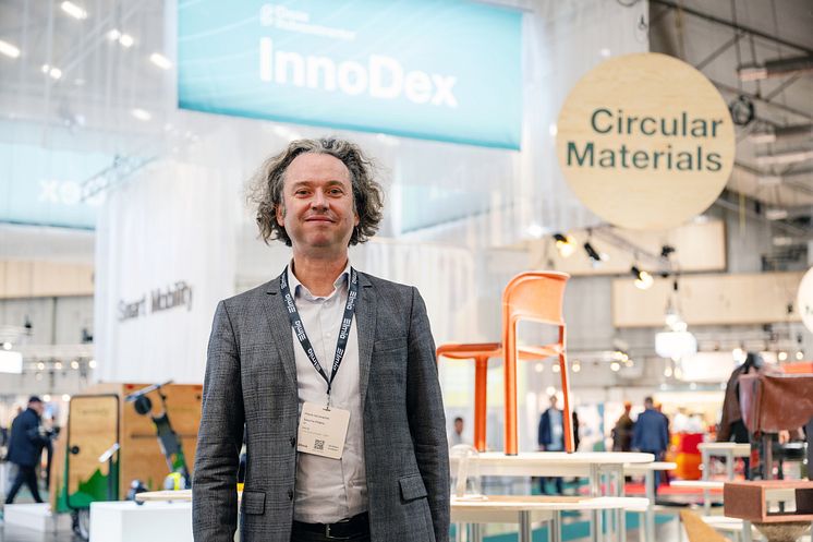 Prof. Dr. Sascha Peters, material expert.