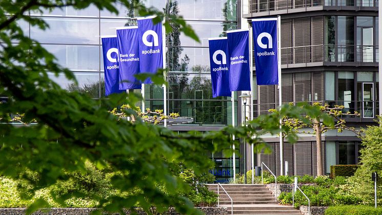 Bäume vor der apoBank-Zentrale in Düsseldorf