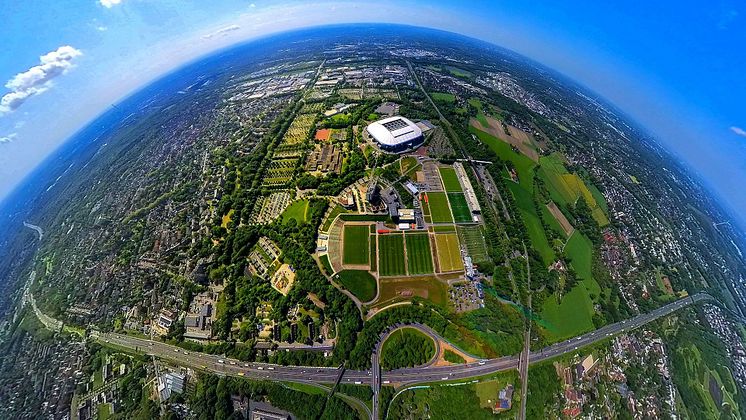 Luftaufnahme von Gelsenkirchen mit der Veltins-Arena im Zentrum